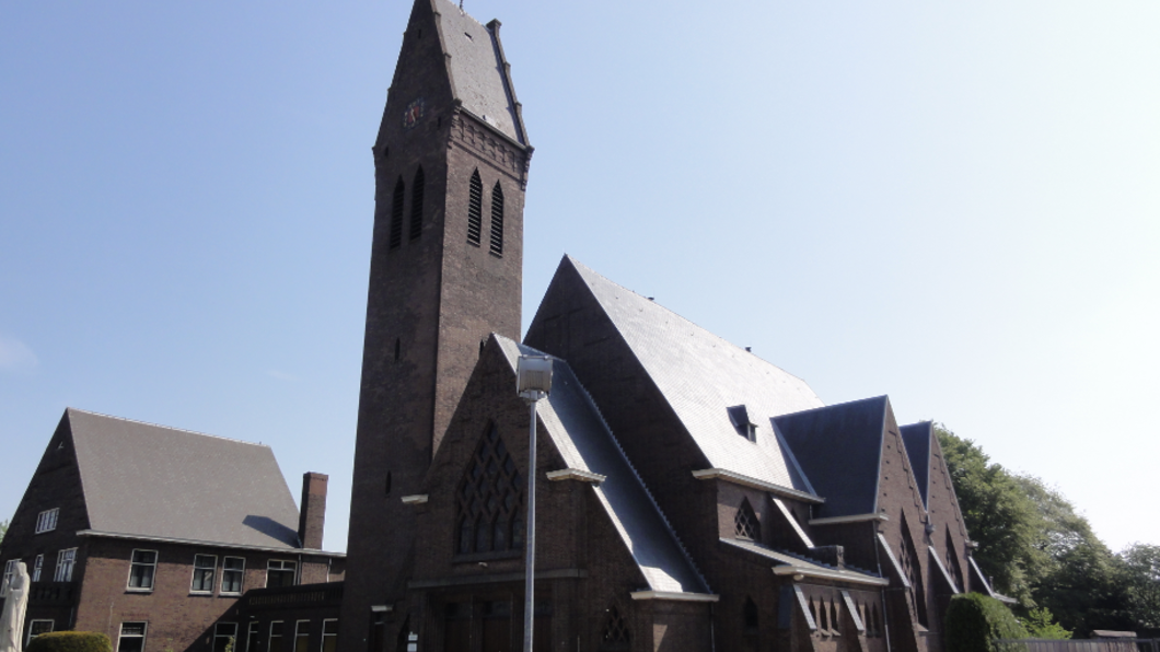 Kerk en pastorie te Oosterhout