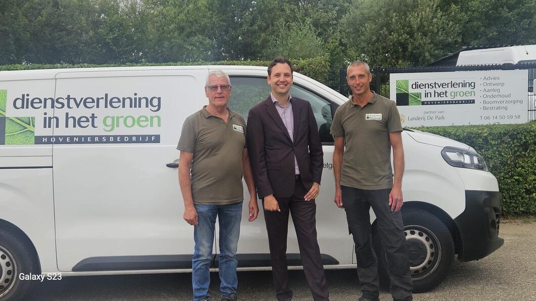 Rik en de mannen van dienstverlening in het groen