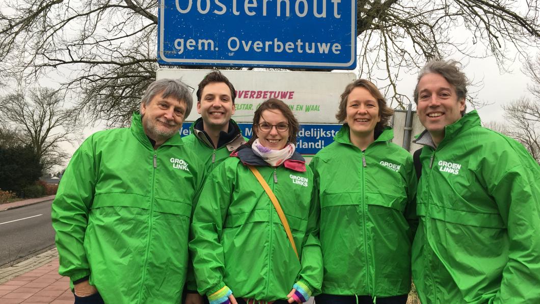 samenkomst groenlinkers bij bord Oosterhout