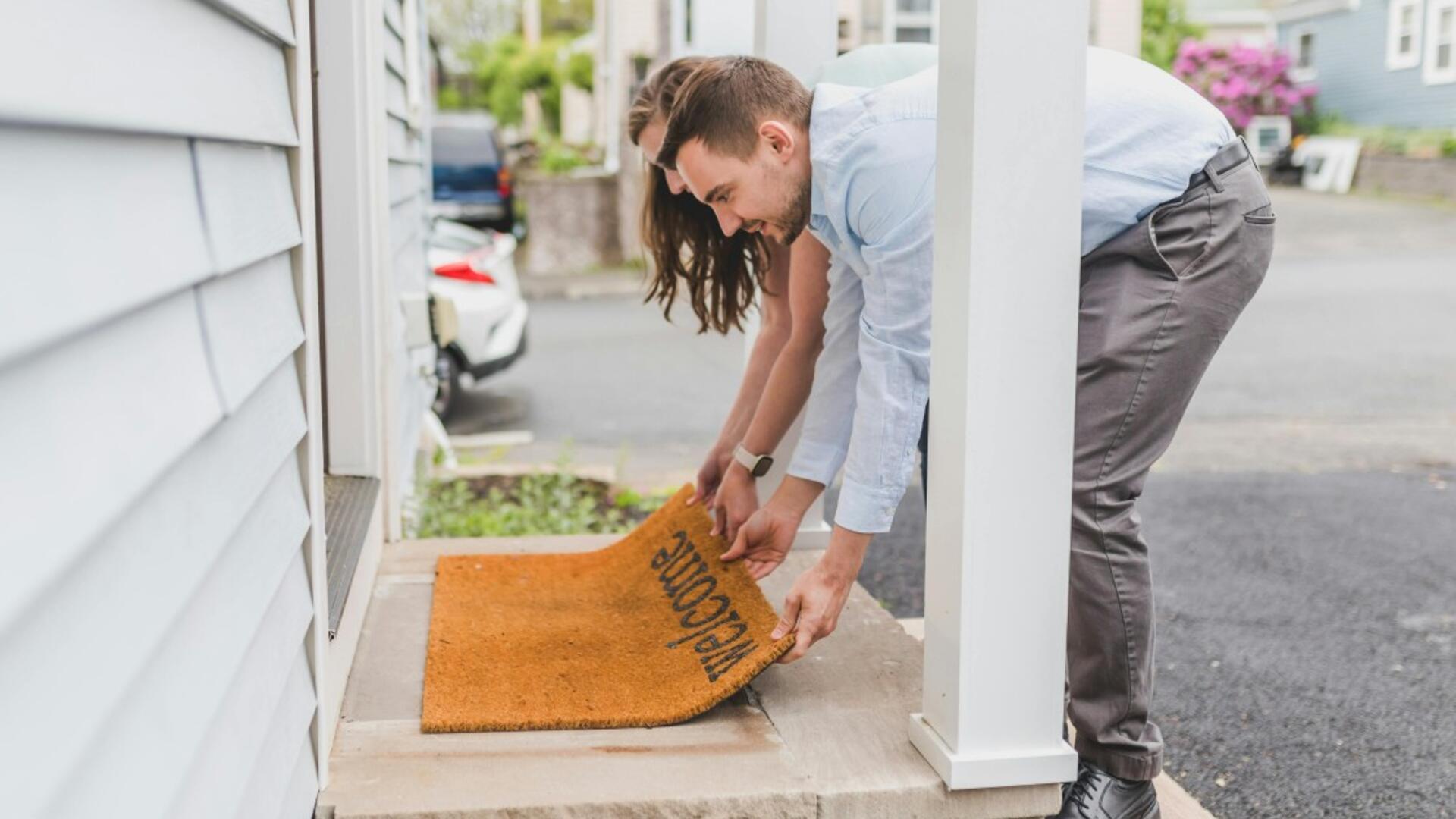 Welkomstmat voor je nieuwe huis leggen