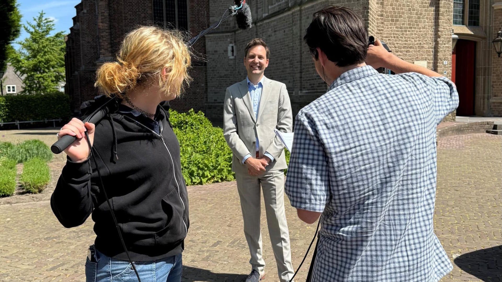 Rik wordt geïnterviewt
