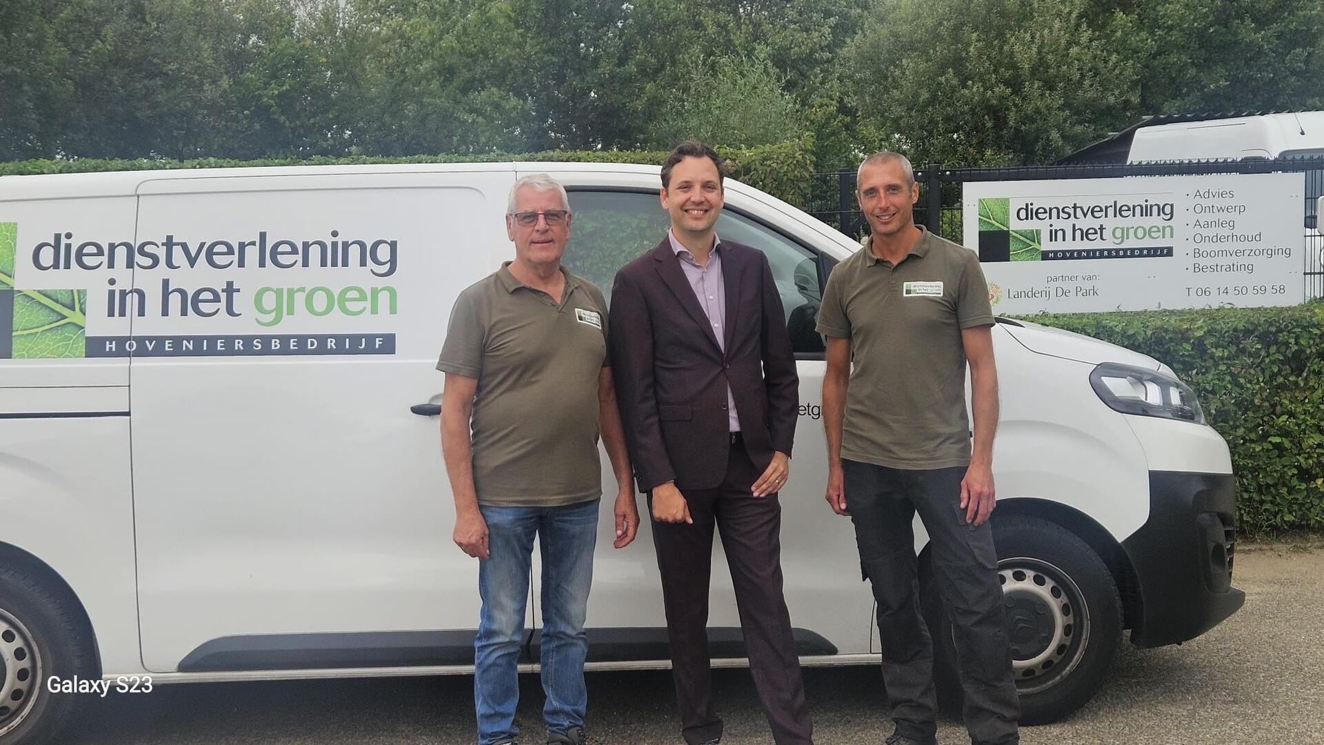 Rik en de mannen van dienstverlening in het groen