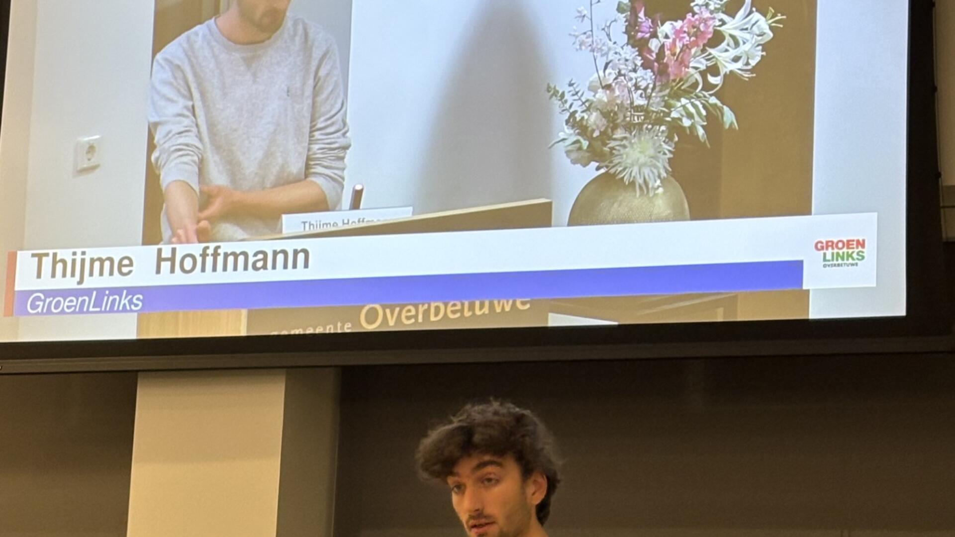 Thijme spreekt de raad toe